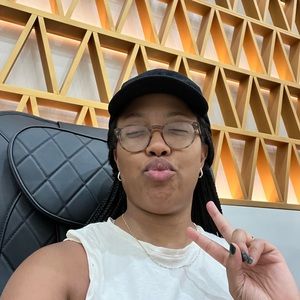 Meet your Posher, Alexis